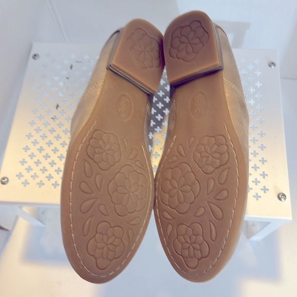 b.o.c Gold Slip-On Women's Shoes Size 9.5 Wide Loafer Style Rubber Sole - Picture 5 of 8